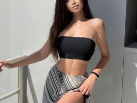 包不住的好身材 小麦肤色俄罗斯网红模特