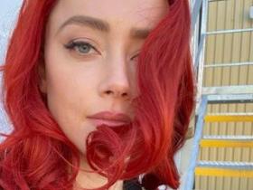 湄拉”艾梅伯·希尔德晒《海王2》片场自拍照 红发海后她又回来了